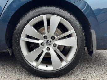 Skoda Superb 2.0 TDI SE L Executive Hatchback 5dr Diesel DSG Euro 6 (s/s) (19