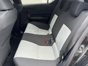 Toyota Aqua 1.5 hybrid i-VTEC SE Hatchback 5dr Petrol CVT Euro 6 (s/s) (102 