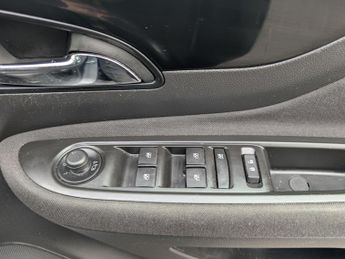Vauxhall Mokka X 1.4i Turbo Design Nav SUV 5dr Petrol Auto Euro 6 (140 ps)