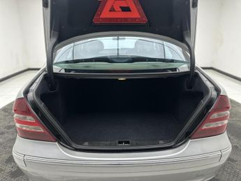 Mercedes-Benz C Class 1.8 C180 Kompressor Avantgarde SE Saloon 4dr Petrol Automatic (2