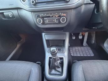 Volkswagen Tiguan 2.0 TDI BlueMotion Tech SE SUV 5dr Diesel Manual 4WD Euro 5 (s/s