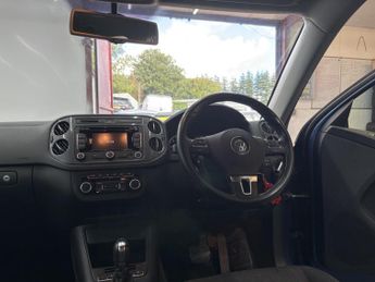 Volkswagen Tiguan 2.0 TDI BlueMotion Tech SE SUV 5dr Diesel DSG 4WD Euro 5 (s/s) (