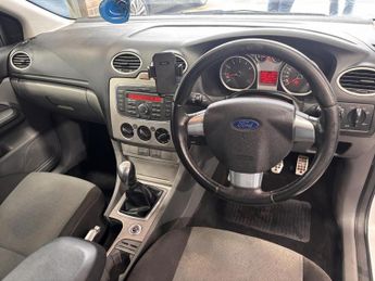 Ford Focus 1.8 Zetec S Hatchback 3dr Petrol Manual (167 g/km, 123 bhp)