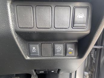 Nissan Qashqai 1.2 DIG-T Tekna SUV 5dr Petrol Manual 2WD Euro 6 (s/s) (115 ps)