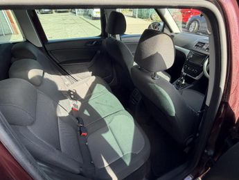 Skoda Yeti 2.0 TDI SE Outdoor 5dr Diesel Manual 4WD Euro 5 (110 ps)