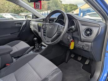 Toyota Auris 1.2 VVT-i Design Hatchback 5dr Petrol Manual Euro 6 (s/s) (116 p