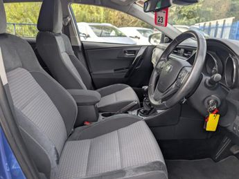 Toyota Auris 1.2 VVT-i Design Hatchback 5dr Petrol Manual Euro 6 (s/s) (116 p