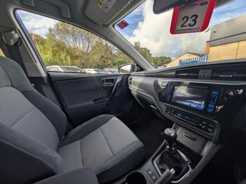 Toyota Auris 1.2 VVT-i Design Hatchback 5dr Petrol Manual Euro 6 (s/s) (116 p