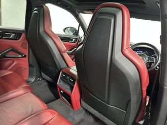 Porsche Cayenne 3.0 V6 E-Hybrid 14.1kWh SUV 5dr Petrol Plug-in Hybrid TiptronicS