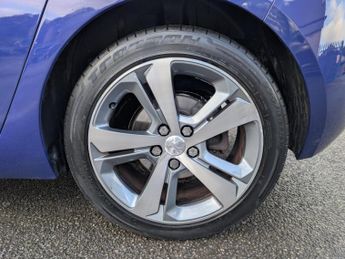 Peugeot 308 1.2 PureTech Tech Edition Hatchback 5dr Petrol Manual Euro 6 (s/