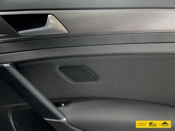 Volkswagen e-Golf 35.8kWh e-Golf Hatchback 5dr Electric Auto (136 ps)