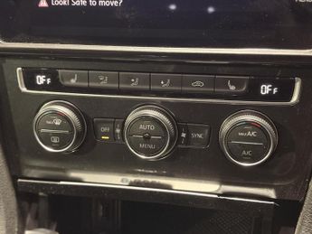 Volkswagen e-Golf 35.8kWh e-Golf Hatchback 5dr Electric Auto (136 ps)