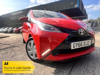 Toyota AYGO 1.0 VVT-i x-play Hatchback 5dr Petrol x-shift Euro 5 Euro 5 (68 