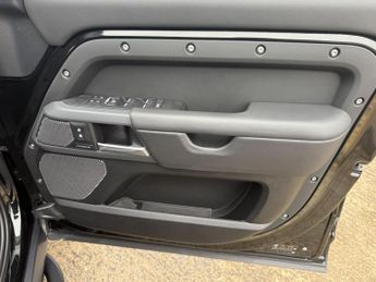 Land Rover Defender 110 