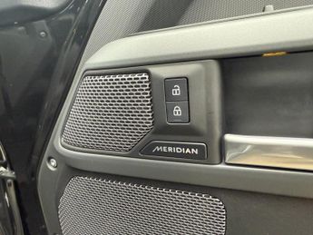 Land Rover Defender 110 