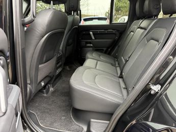 Land Rover Defender 110 