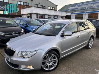 Skoda Superb 2.0 TDI Elegance Estate 5dr Diesel DSG 4WD Euro 5 (140 ps)