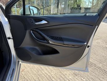 Vauxhall Astra 1.6 CDTi BlueInjection Elite Nav Hatchback 5dr Diesel Auto Euro 