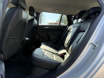 Vauxhall Astra 1.6 CDTi BlueInjection Elite Nav Hatchback 5dr Diesel Auto Euro 