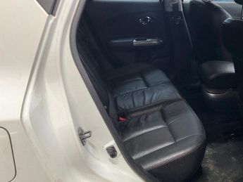 Nissan Juke 1.6 Tekna SUV 5dr Petrol CVT Euro 5 (117 ps)