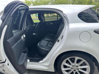 Lexus CT 1.8 200h SE-L Hatchback 5dr Petrol Hybrid CVT Euro 5 (s/s) (136 
