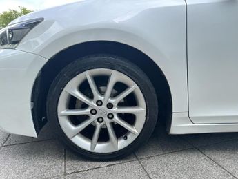Lexus CT 1.8 200h SE-L Hatchback 5dr Petrol Hybrid CVT Euro 5 (s/s) (136 