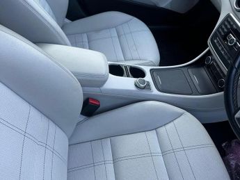 Mercedes-Benz GLA 1.6 GLA200 AMG Line (Executive) SUV 5dr Petrol 7G-DCT Euro 6 (s/