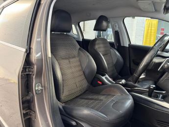 Peugeot 2008 1.6 e-HDi Allure SUV 5dr Diesel EGC Euro 5 (s/s) (92 ps)