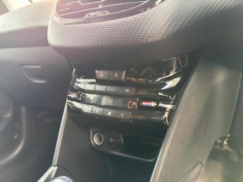 Peugeot 2008 1.6 e-HDi Allure SUV 5dr Diesel EGC Euro 5 (s/s) (92 ps)