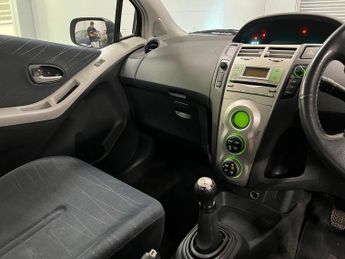 Toyota Yaris 1.3 VVT-i SR Hatchback 3dr Petrol Manual (141 g/km, 85 bhp)