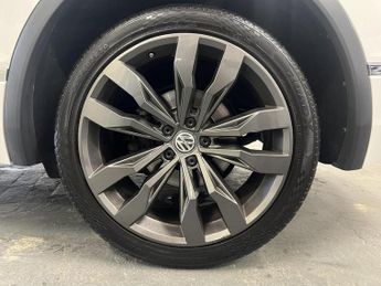 Volkswagen Tiguan 2.0 TDI R-Line SUV 5dr Diesel DSG 4Motion Euro 6 (s/s) (150 ps)