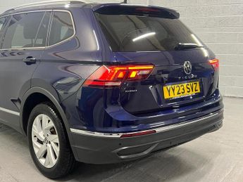 Volkswagen Tiguan 2.0 TDI R-Line SUV 5dr Diesel DSG 4Motion Euro 6 (s/s) (150 ps)