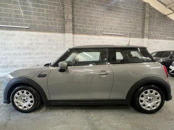 Volkswagen Golf 2.0 TSI R Hatchback 5dr Petrol DSG 4Motion Euro 6 (s/s) (300 ps)