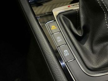 Volkswagen Golf 2.0 TSI R Hatchback 5dr Petrol DSG 4Motion Euro 6 (s/s) (300 ps)