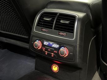 Audi A6 Avant 2.0 TDI ultra Black Edition Estate 5dr Diesel S Tronic Euro 6 (s