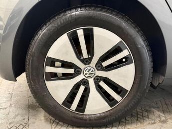 Volkswagen e-Golf 35.8kWh e-Golf Hatchback 5dr Electric Auto (136 ps)