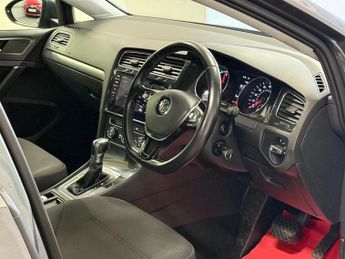 Volkswagen e-Golf 35.8kWh e-Golf Hatchback 5dr Electric Auto (136 ps)