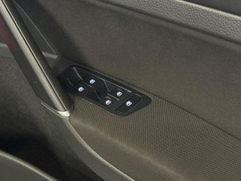 Volkswagen e-Golf 35.8kWh e-Golf Hatchback 5dr Electric Auto (136 ps)