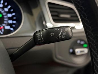 Volkswagen e-Golf 35.8kWh e-Golf Hatchback 5dr Electric Auto (136 ps)