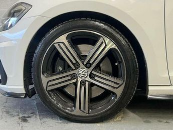 Volkswagen Golf 2.0 TSI R Hatchback 5dr Petrol DSG 4Motion Euro 6 (s/s) (300 ps)