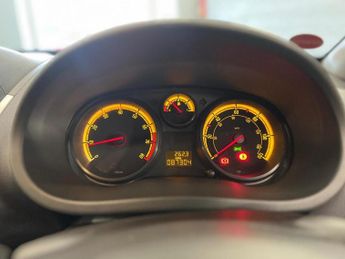 Audi A6 Avant 2.0 TDI ultra Black Edition Estate 5dr Diesel S Tronic Euro 6 (s