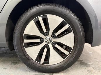 Volkswagen e-Golf 35.8kWh e-Golf Hatchback 5dr Electric Auto (136 ps)