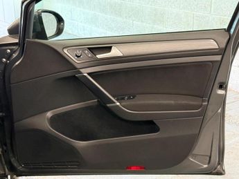 Volkswagen e-Golf 35.8kWh e-Golf Hatchback 5dr Electric Auto (136 ps)