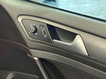 Volkswagen e-Golf 35.8kWh e-Golf Hatchback 5dr Electric Auto (136 ps)