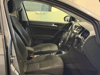 Volkswagen e-Golf 35.8kWh e-Golf Hatchback 5dr Electric Auto (136 ps)