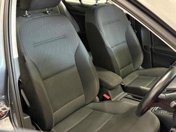 Volkswagen e-Golf 35.8kWh e-Golf Hatchback 5dr Electric Auto (136 ps)