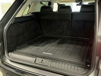 Land Rover Range Rover Sport 3.0 SD V6 Autobiography Dynamic SUV 5dr Diesel Auto 4WD Euro 6 (