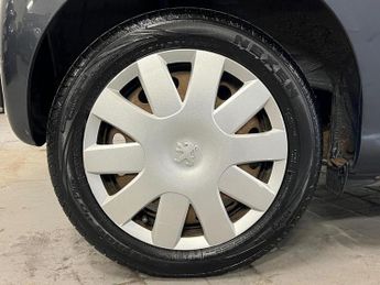 Peugeot 107 1.0 12V Urban Move Hatchback 3dr Petrol Manual Euro 4 (68 ps)