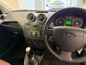 Ford Fiesta 1.25 Zetec Climate Hatchback 3dr Petrol Manual (147 g/km, 74 bhp