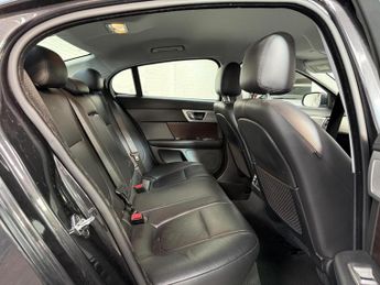 Jaguar XF 2.2d Luxury Auto Euro 5 (s/s) 4dr